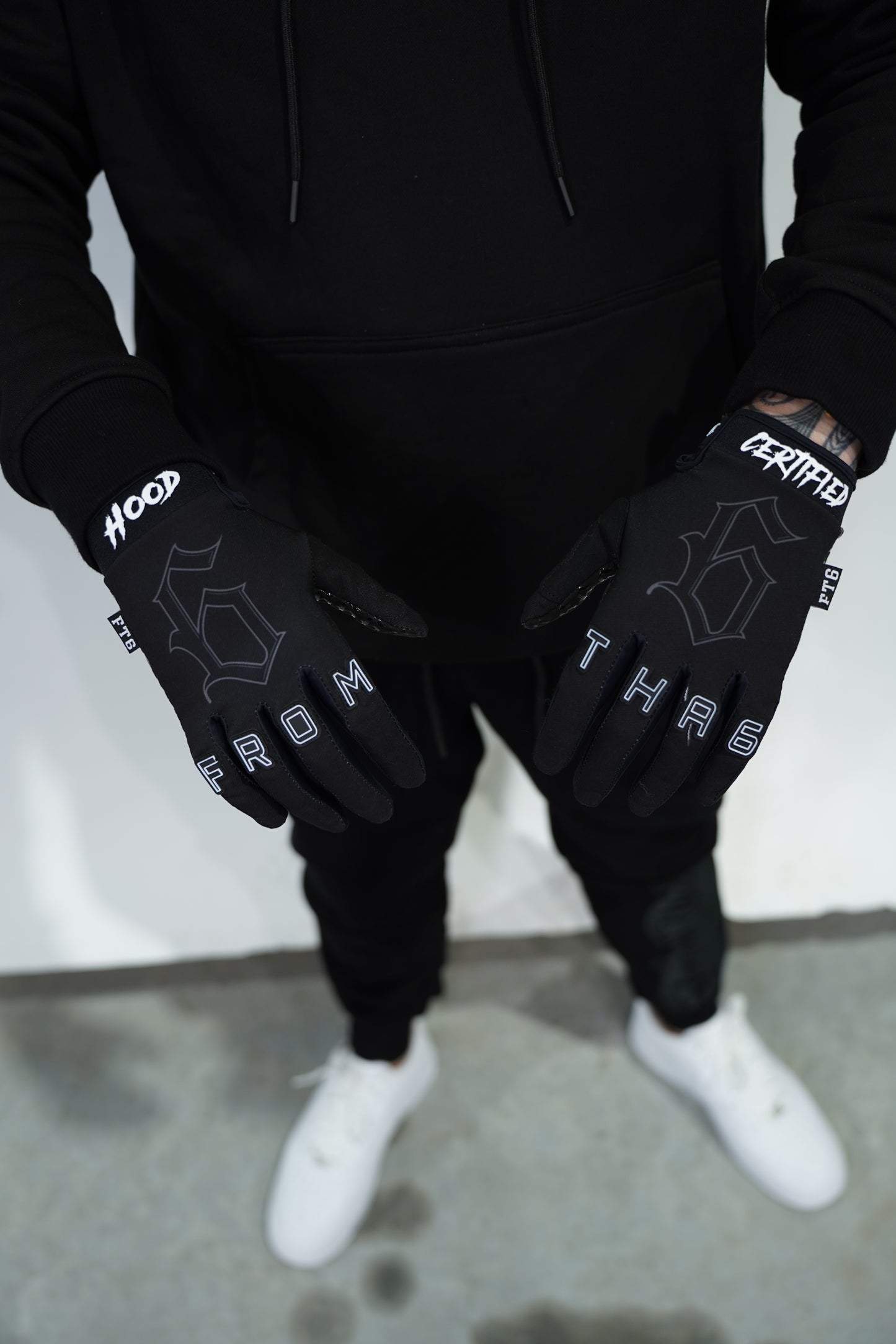 BLACK RIDING GLOVES