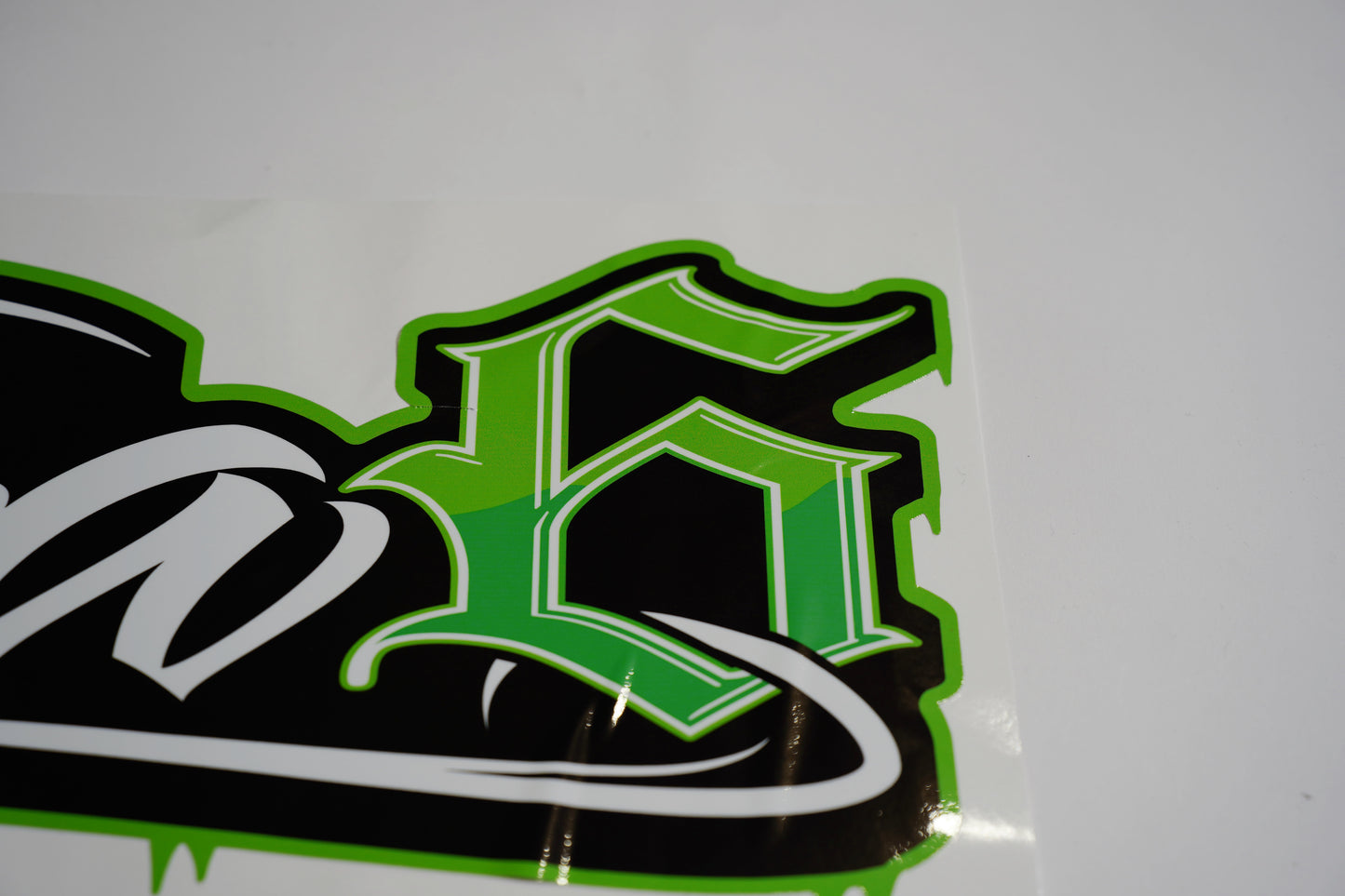 MUZZ GREEN STICKER