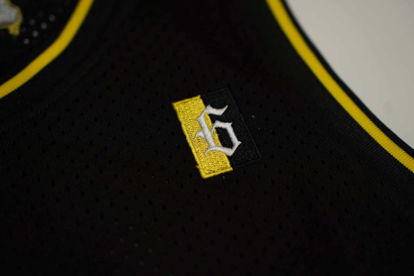 BUMBLEBEE YELLOW JERSEY SINGLET