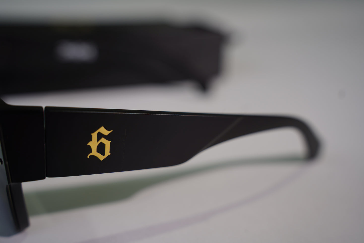 BLUE REFLECTIVE SUNGLASSES