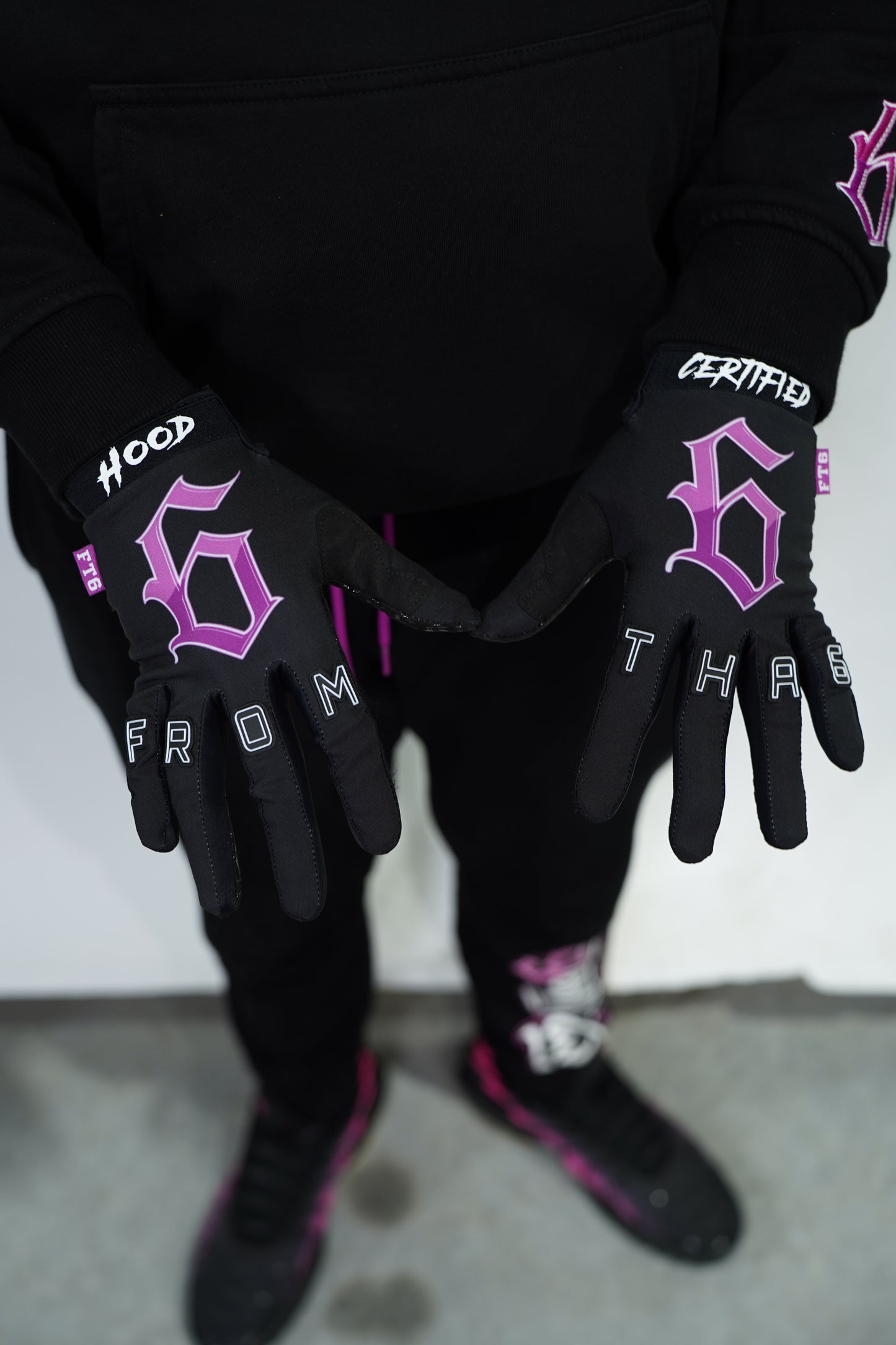 BUBBLE GUM PINK RIDING GLOVES