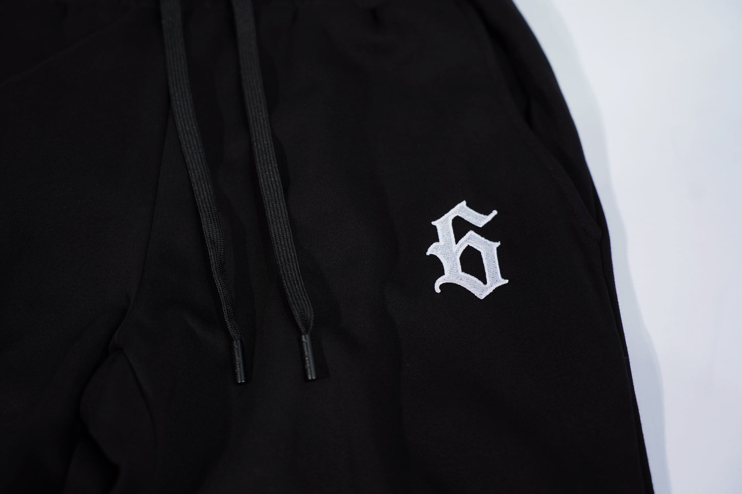 BLK/WHITE 6 JOGGER