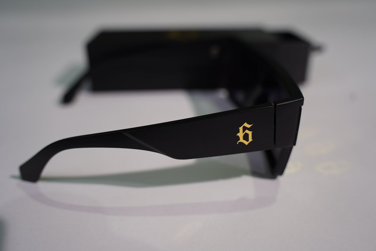 BLUE REFLECTIVE SUNGLASSES