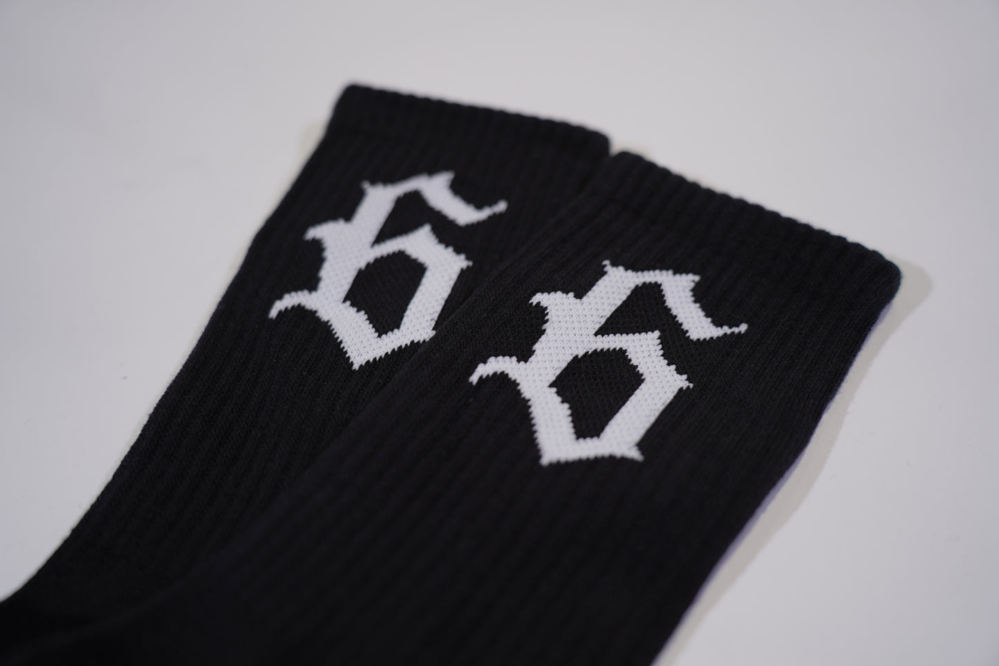 BLACK SHIN SOCKS